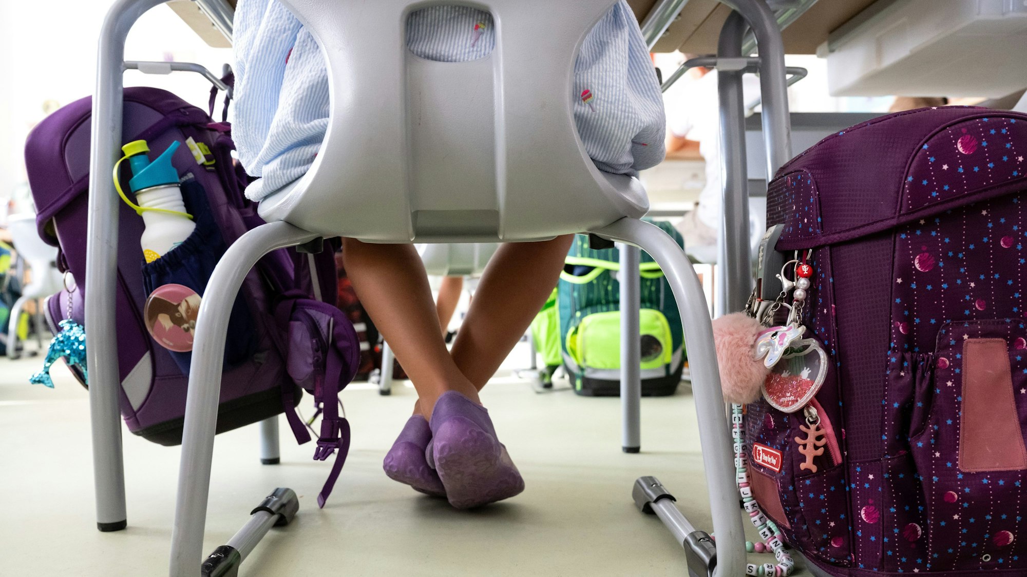 Schulkinder in einer Grundschulklasse