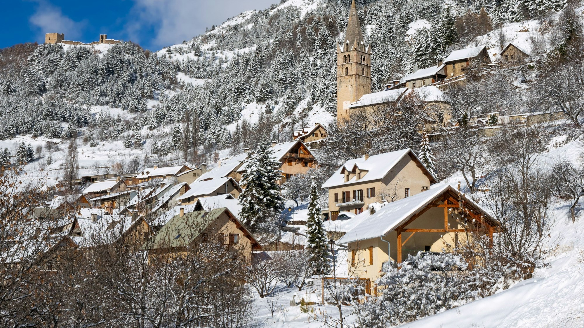 Das Dorf Reallon im Ecrins-Nationalpark im Winter.