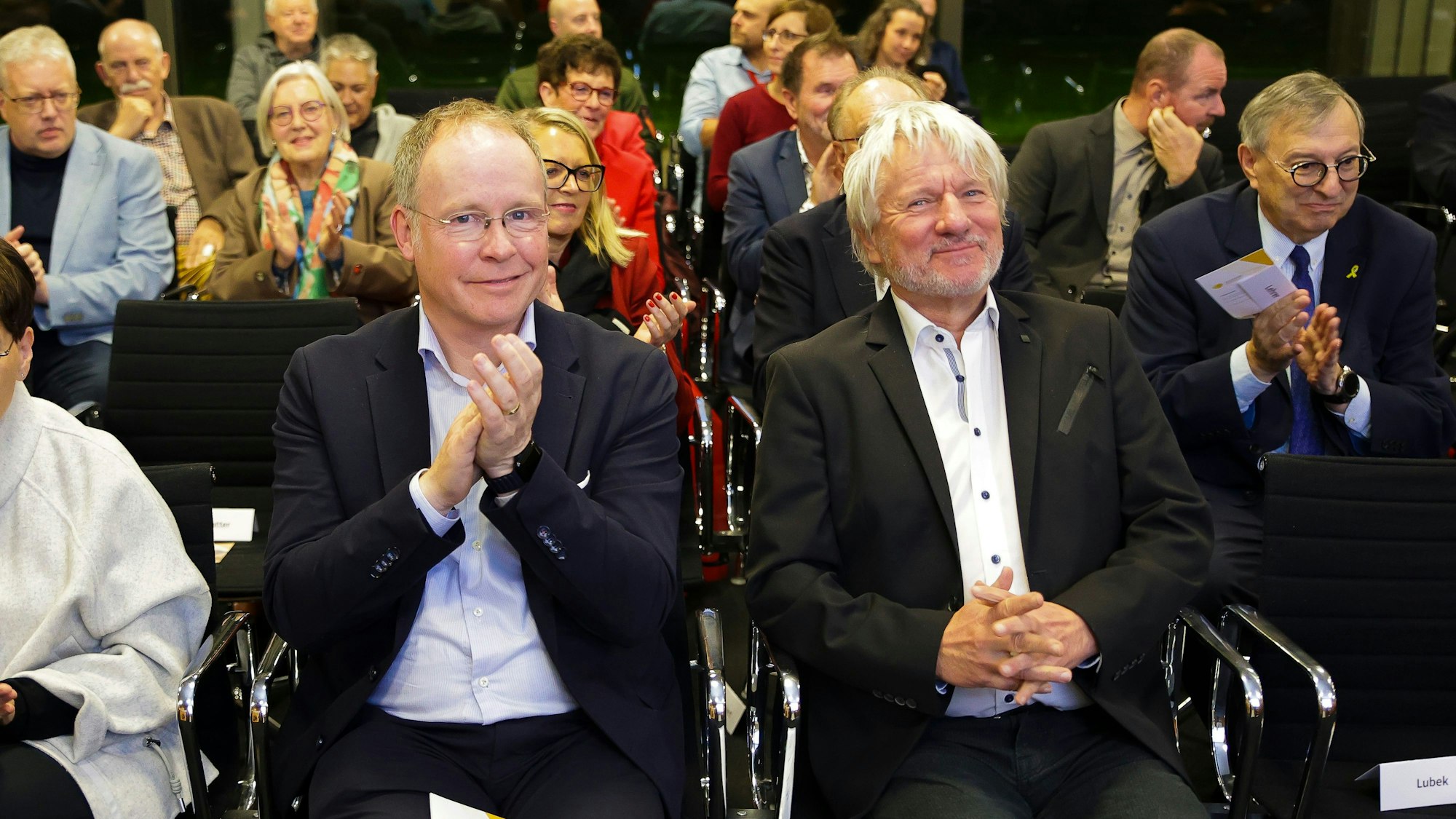Verleihung des LVR Ehrenringes des Rheinlandes an Jürgen Becker (r.)  im LVR-Landeshaus.