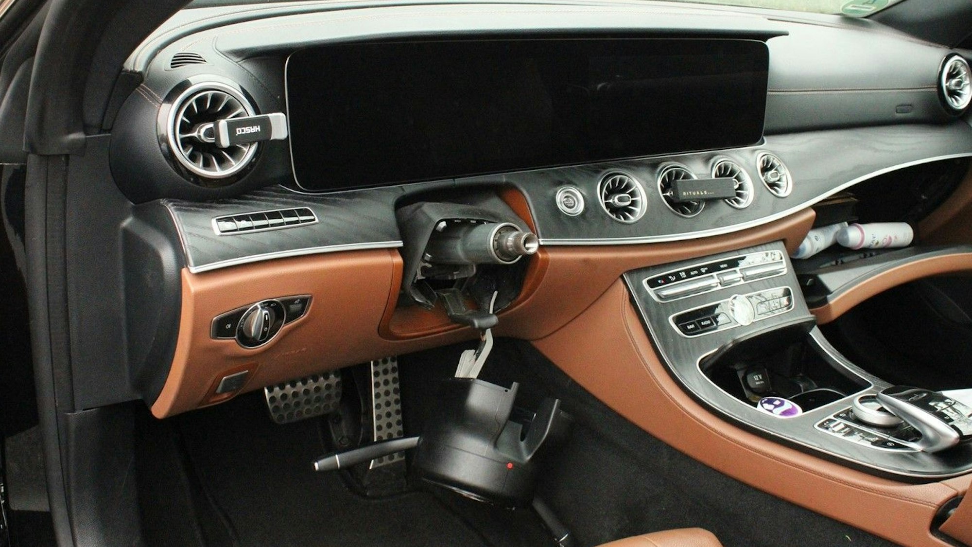 Lenkrad aus Mercedes entwendet