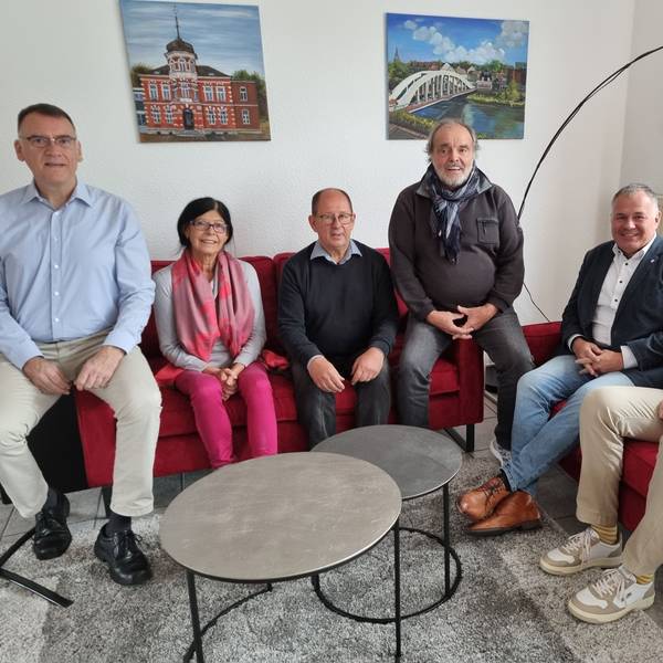 Der neue SPD-Fraktionsvorstand in Leichlingen: Jürgen Benting (vlnr), Roswitha Süßelbeck, Uwe Bräutigam, Manfred Aust, BM Frank Steffes und Dominik Laufs
