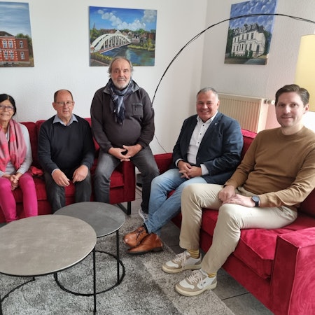 Der neue SPD-Fraktionsvorstand in Leichlingen: Jürgen Benting (vlnr), Roswitha Süßelbeck, Uwe Bräutigam, Manfred Aust, BM Frank Steffes und Dominik Laufs