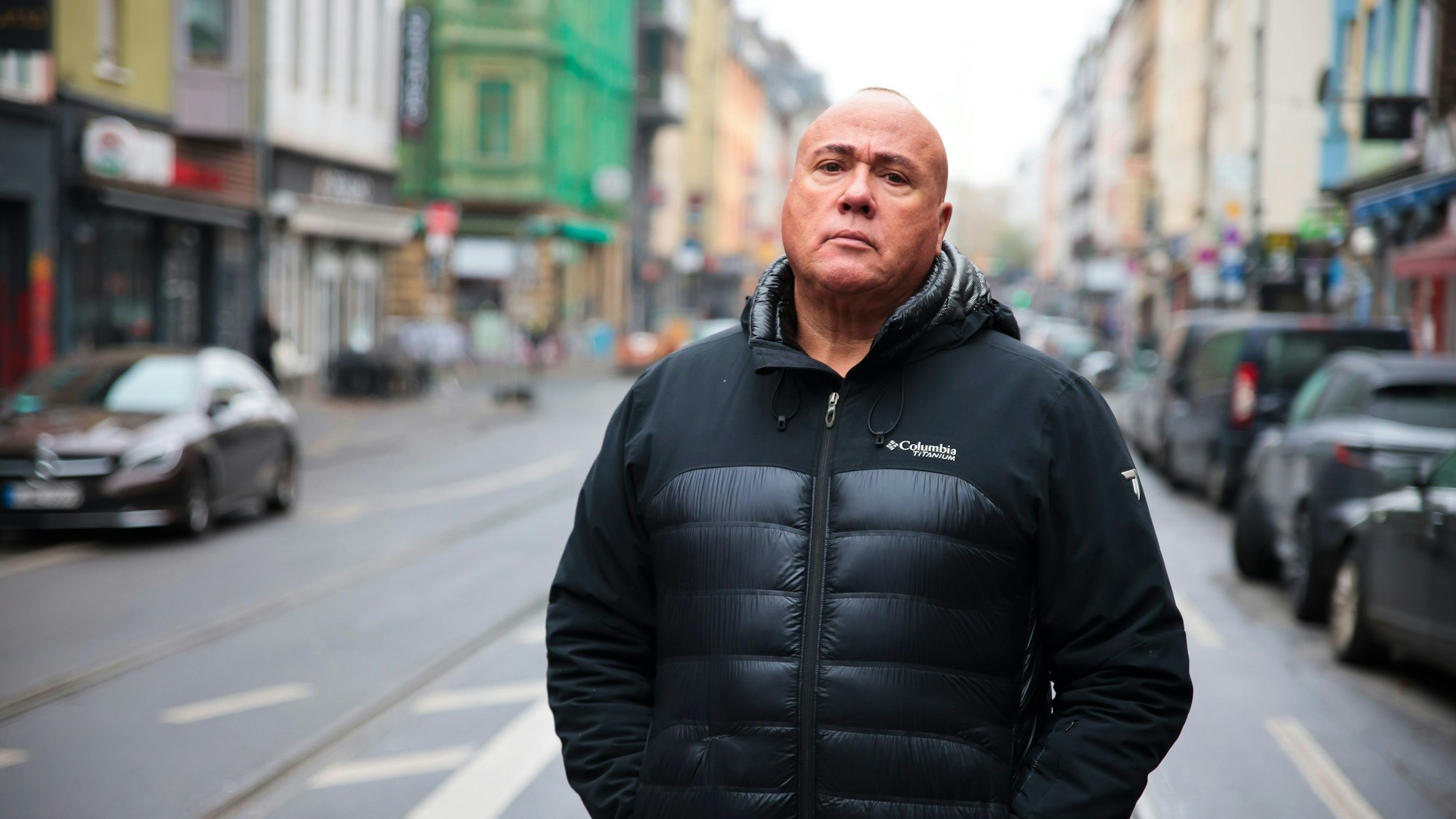 Der Türsteher Ramon Ademes auf der Zülpicher Straße.