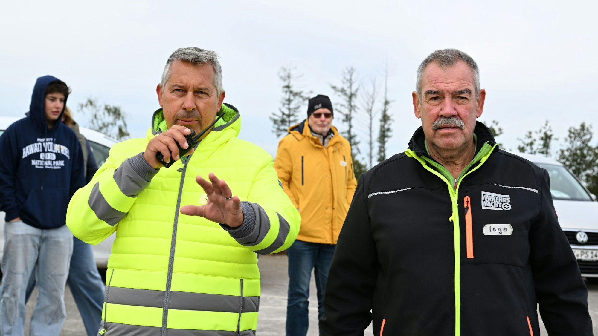Lindlar. Fahrsicherheitstraining der Verkehrswacht Oberberg auf Metabolon. Mit dem Vorsitzenden Ingo Sauerbier und Uwe Petsching.