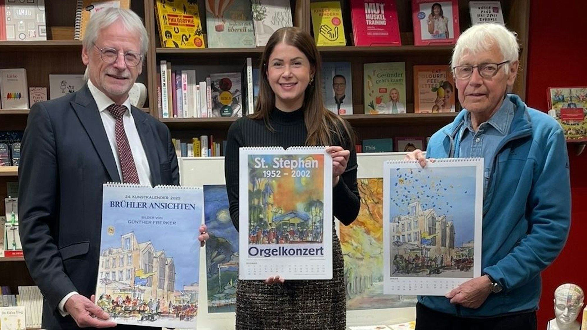 Zu sehen sind der Brühler Künstler Günther Frerker, Bürgermeister Dieter Freytag und Buchhändlerin Konstantina Lazaridou-Spitz.