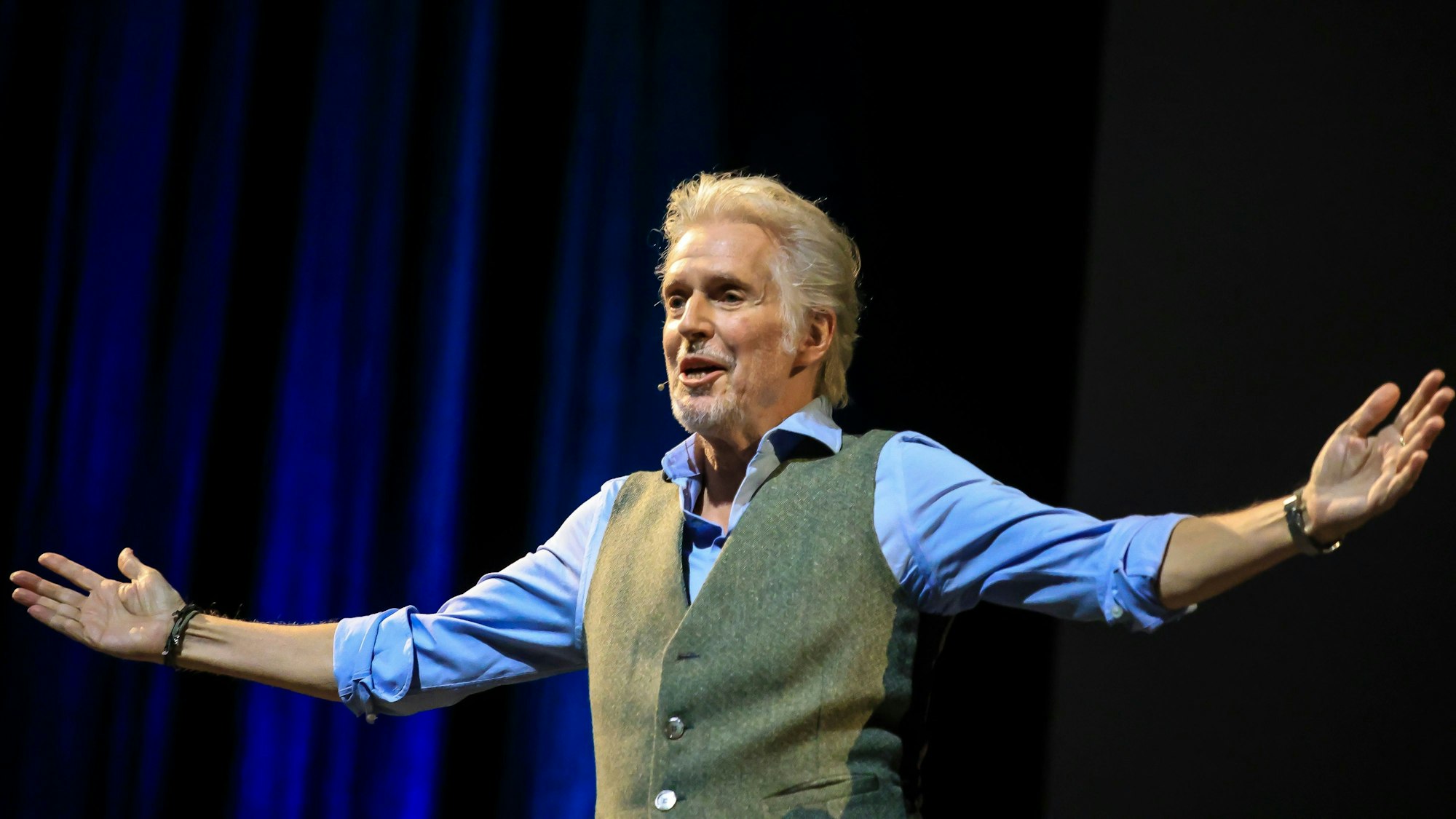 08.11.2024, Köln: Lesung von Frank Schätzing aus seinem neuesten wek"Helden" im Rahmen der lit.cologne im Kölner E-Werk.Foto:Dirk Borm