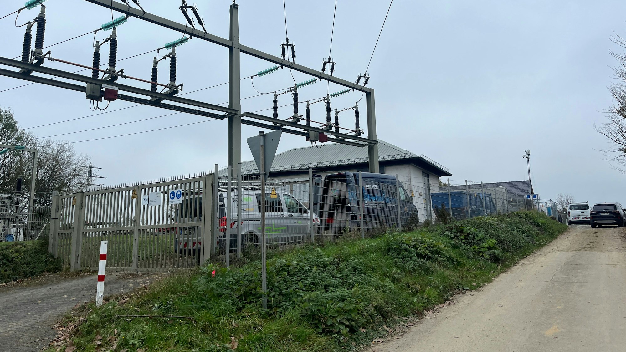 In Neunkrichen-Seelscheid ist es zu einem flähendeckenden Stromausfall gekommen, nachdem es im Umspannwerk Hasenbach zu einer technischen Störung kam.