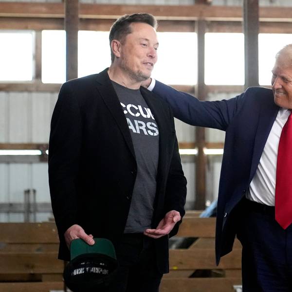 Elon Musk und Donald Trump bei einer Wahlkampfveranstaltung.