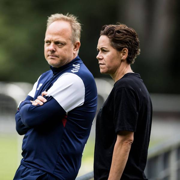 FC-Trainer Daniel Weber (l.) und Abteilungsleiterin Nicole Bender-Rummler
