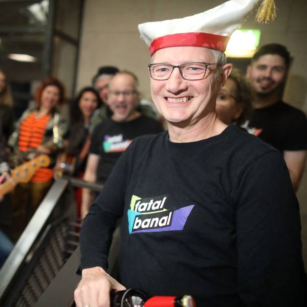 Das Team von „Fatal Banal“ stellt die Themen der kommenden Session vor.