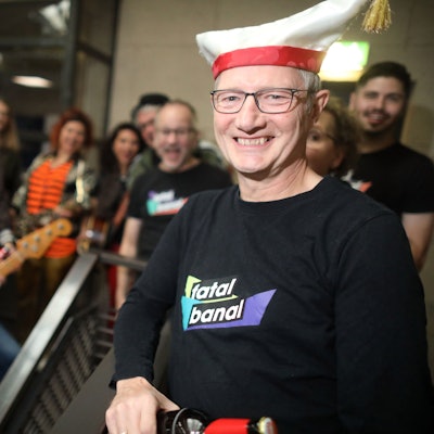 Das Team von „Fatal Banal“ stellt die Themen der kommenden Session vor.