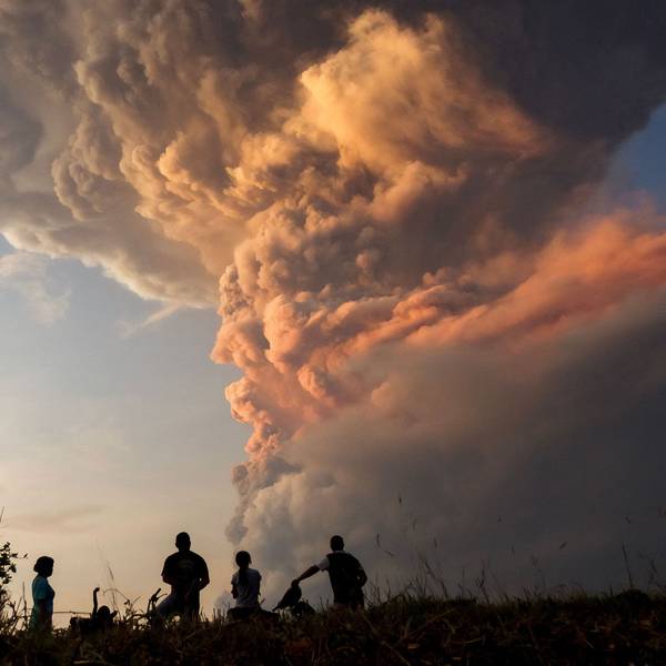 Residents watch the eruption of Mount Lewotobi Laki Laki from Lewolaga village in East Flores, East Nusa Tenggara on November 9, 2024. (Photo by ARNOLD WELIANTO / AFP)