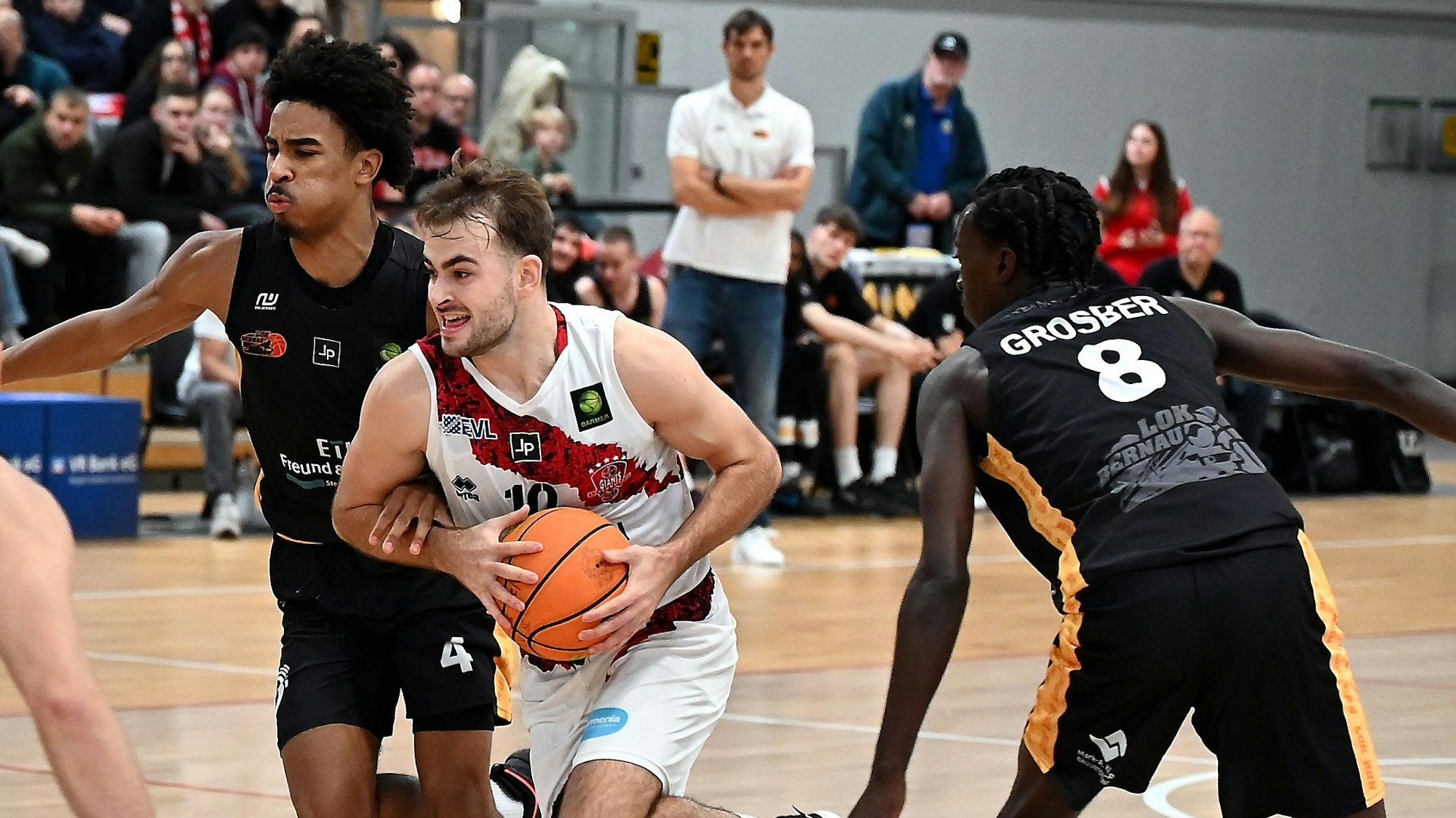 10.11.2024, Basketball-Bayer Giants-Lok Bernau
mitte: Sebastian Brach (Bayer)
Foto: Uli Herhaus