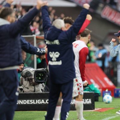 Schlusspfiff in Köln: Der FC um Trainer Gerhard Struber hat am Samstag gegen Fürth einen außerordentlich wichtigen Sieg gefeiert.