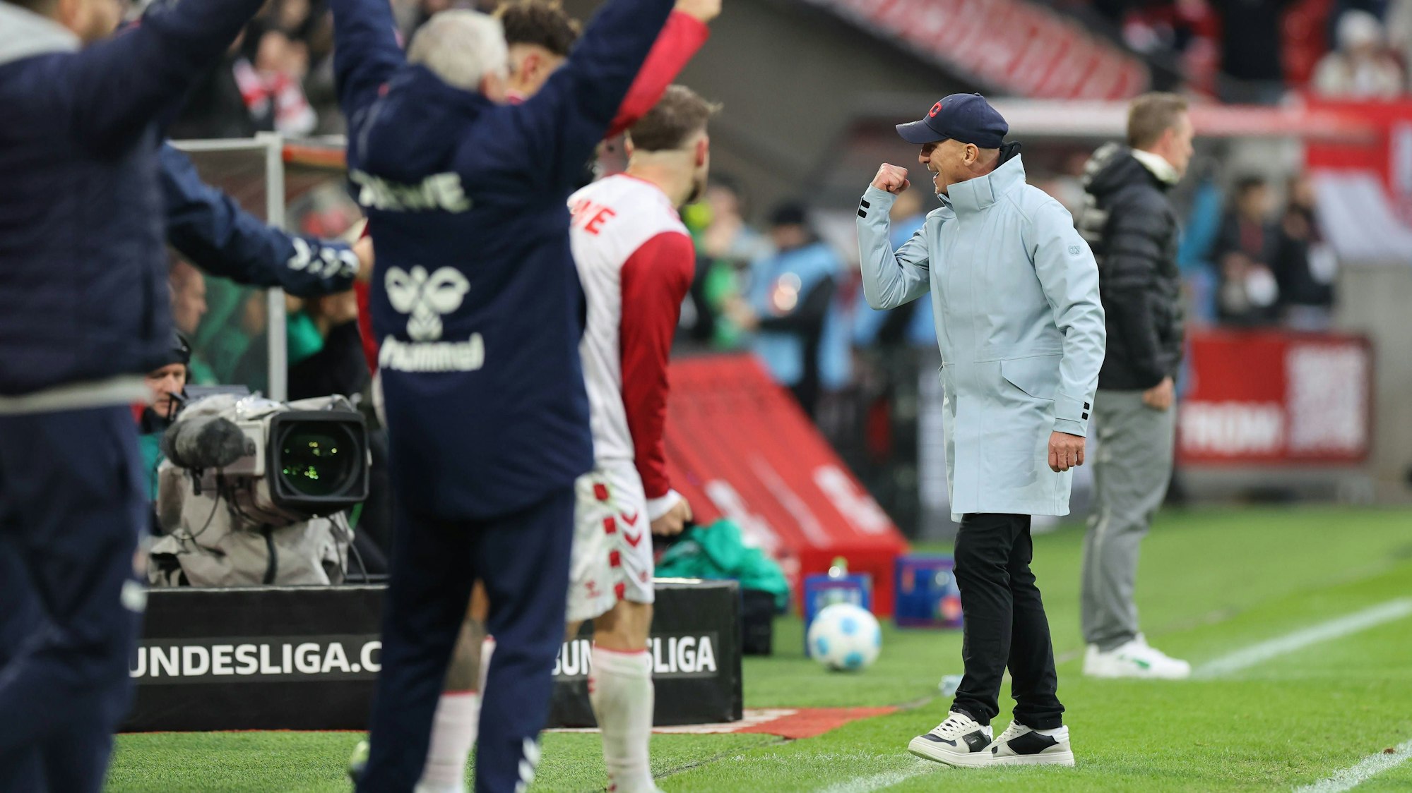 Schlusspfiff in Köln: Der FC um Trainer Gerhard Struber hat am Samstag gegen Fürth einen außerordentlich wichtigen Sieg gefeiert.