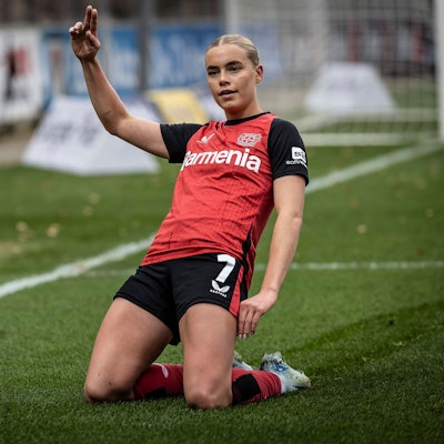 Frauen Fußball-Bundesliga Bayer 04 Leverkusen - 1. FFC Turbine Potsdam, 10.11.2024 Cornelia Kramer Bayer 04 Leverkusen, 7 jubelt über ihren Treffer zum 2:0:0 Bayer 04 Leverkusen - 1. FFC Turbine Potsdam an Spieltag 9 der Google Pixel Frauen-Bundesliga am 10.11.2024 im Ulrich-Haberland-Stadion in Leverkusen Nordrhein-Westfalen. DFL REGULATIONS PROHIBIT ANY USE OF PHOTOGRAPHS AS IMAGE SEQUENCES AND/OR QUASI-VIDEO. Copyright: xBEAUTIFULxSPORTS/AxelxKohringx