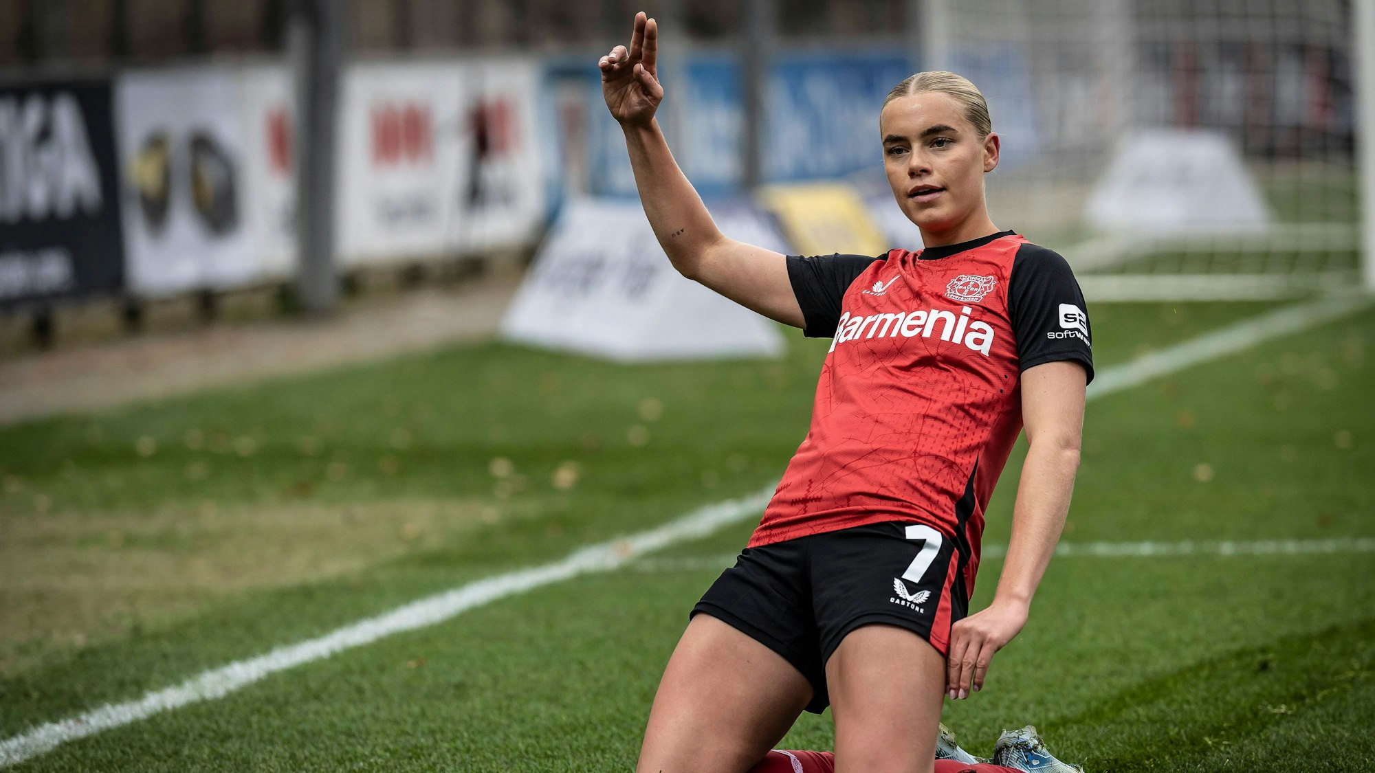 Frauen Fußball-Bundesliga Bayer 04 Leverkusen - 1. FFC Turbine Potsdam, 10.11.2024 Cornelia Kramer Bayer 04 Leverkusen, 7 jubelt über ihren Treffer zum 2:0:0 Bayer 04 Leverkusen - 1. FFC Turbine Potsdam an Spieltag 9 der Google Pixel Frauen-Bundesliga am 10.11.2024 im Ulrich-Haberland-Stadion in Leverkusen Nordrhein-Westfalen. DFL REGULATIONS PROHIBIT ANY USE OF PHOTOGRAPHS AS IMAGE SEQUENCES AND/OR QUASI-VIDEO. Copyright: xBEAUTIFULxSPORTS/AxelxKohringx