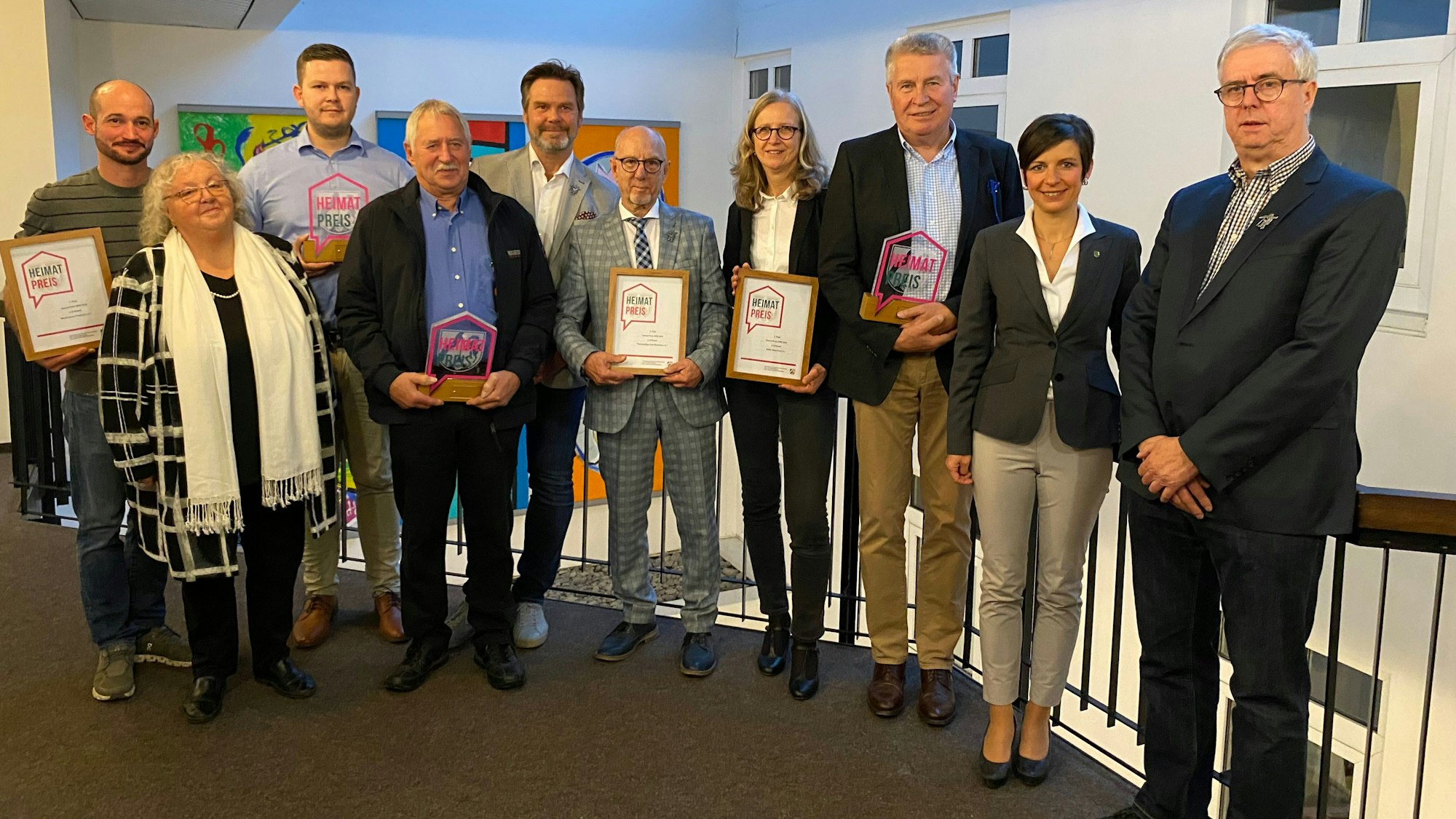 Zu sehen sind die Gewinner des Erftstädter Heimatpreises.