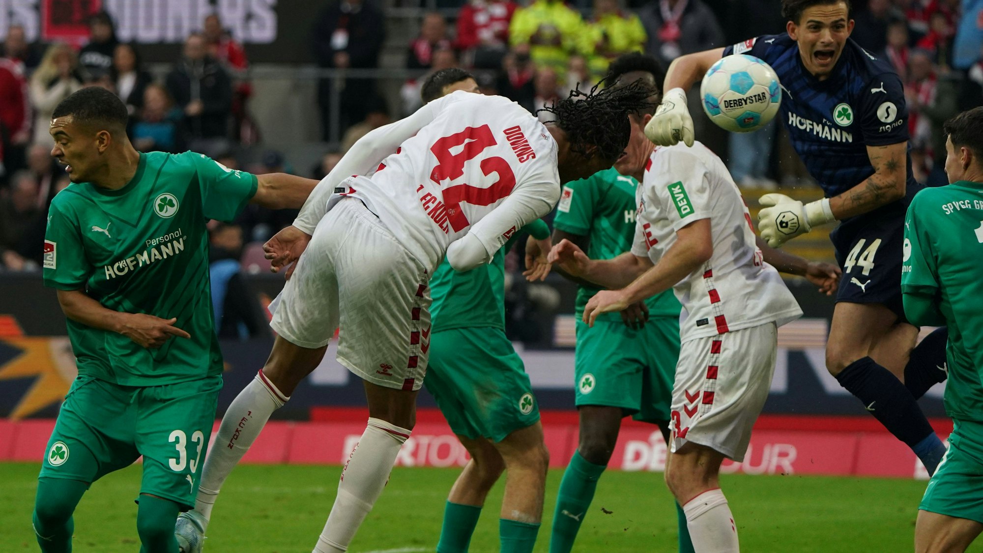 Tor! Damion Downs trifft tief in der Nachspielzeit zum 1:0-Sieg für den 1. FC Köln.