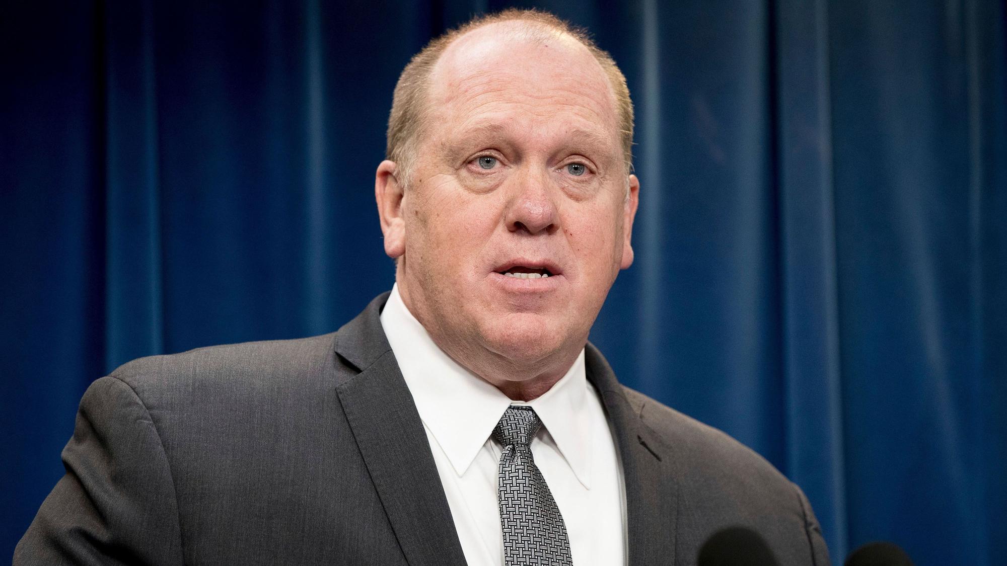 ARCHIV - 30.01.2017, USA, Washington: Der Chef der US Einwanderungs- und Zollbehörde Thomas Homan spricht auf einer Pressekonferenz am 31.01.2017 zur Umsetzung des US-Einreiseverbots in der US Zoll- und Grenzschutzbehörde in Washington (USA).