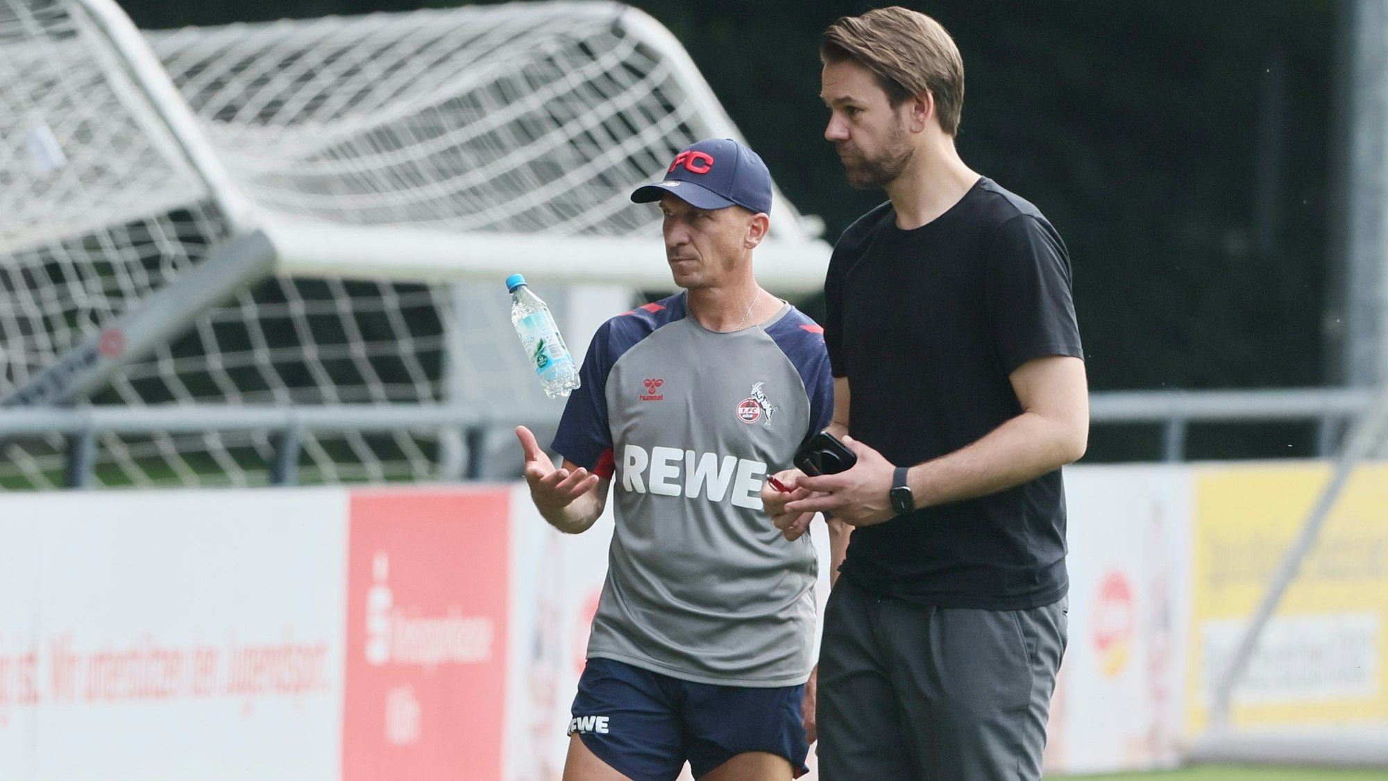 Gerhard Struber und Thomas Kessler stehen beim 1. FC Köln im ständigen Austausch, doch um den Karneval geht es dabei eher nicht.