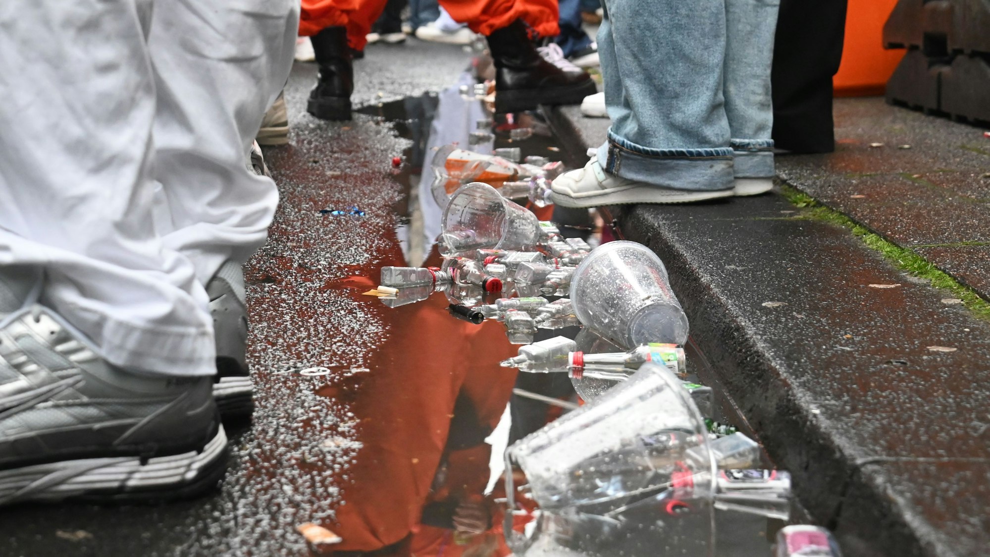 11.11.2024 Köln. Elfter Elfter auf der Zülpicher Straße. Foto: Alexander Schwaiger