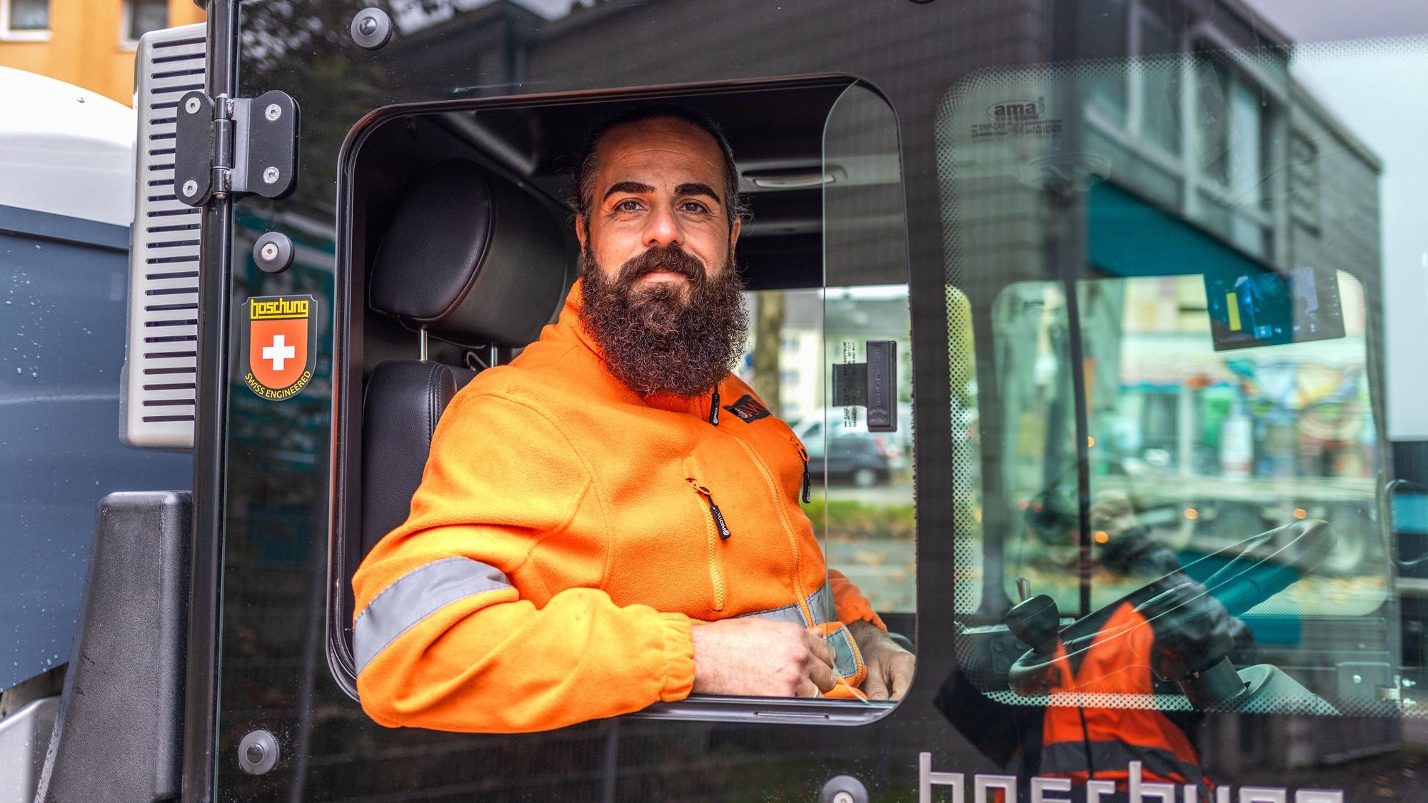 Hüseyin Karatas arbeitet als Kraftwagenfahrer bei der AWB