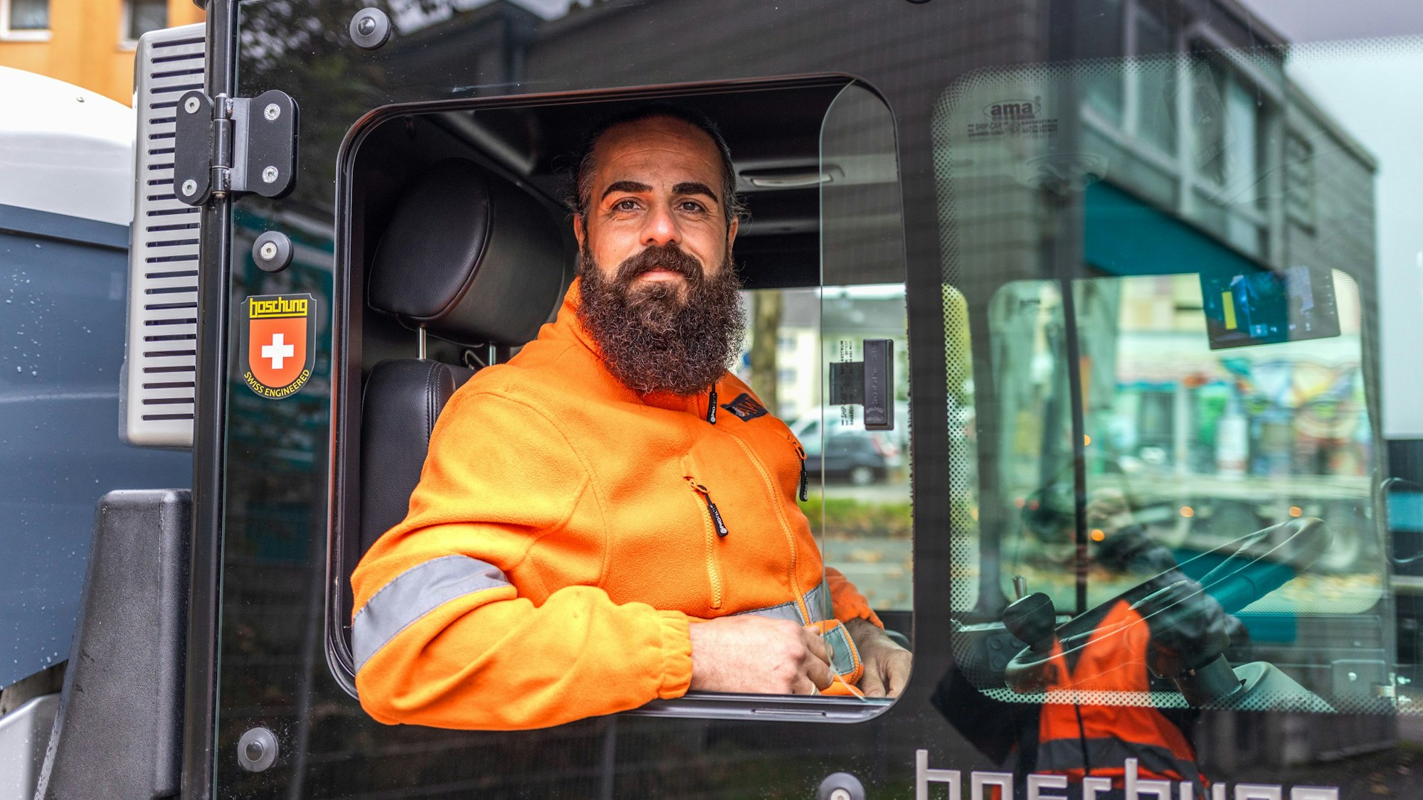 Hüseyin Karatas arbeitet als Kraftwagenfahrer bei der AWB