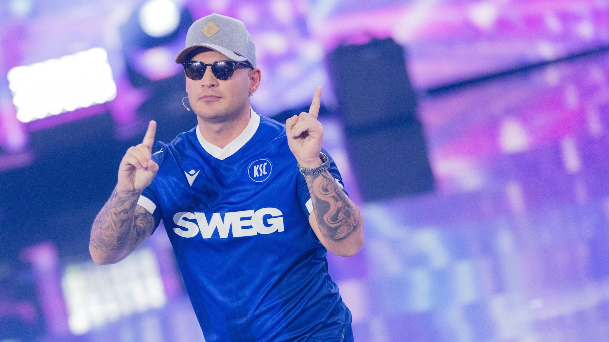 Pietro Lombardi, Jurymitglied, steht im Finale der RTL Castingshow ·Deutschland sucht den Superstar" im Coloneum auf der Bühne.