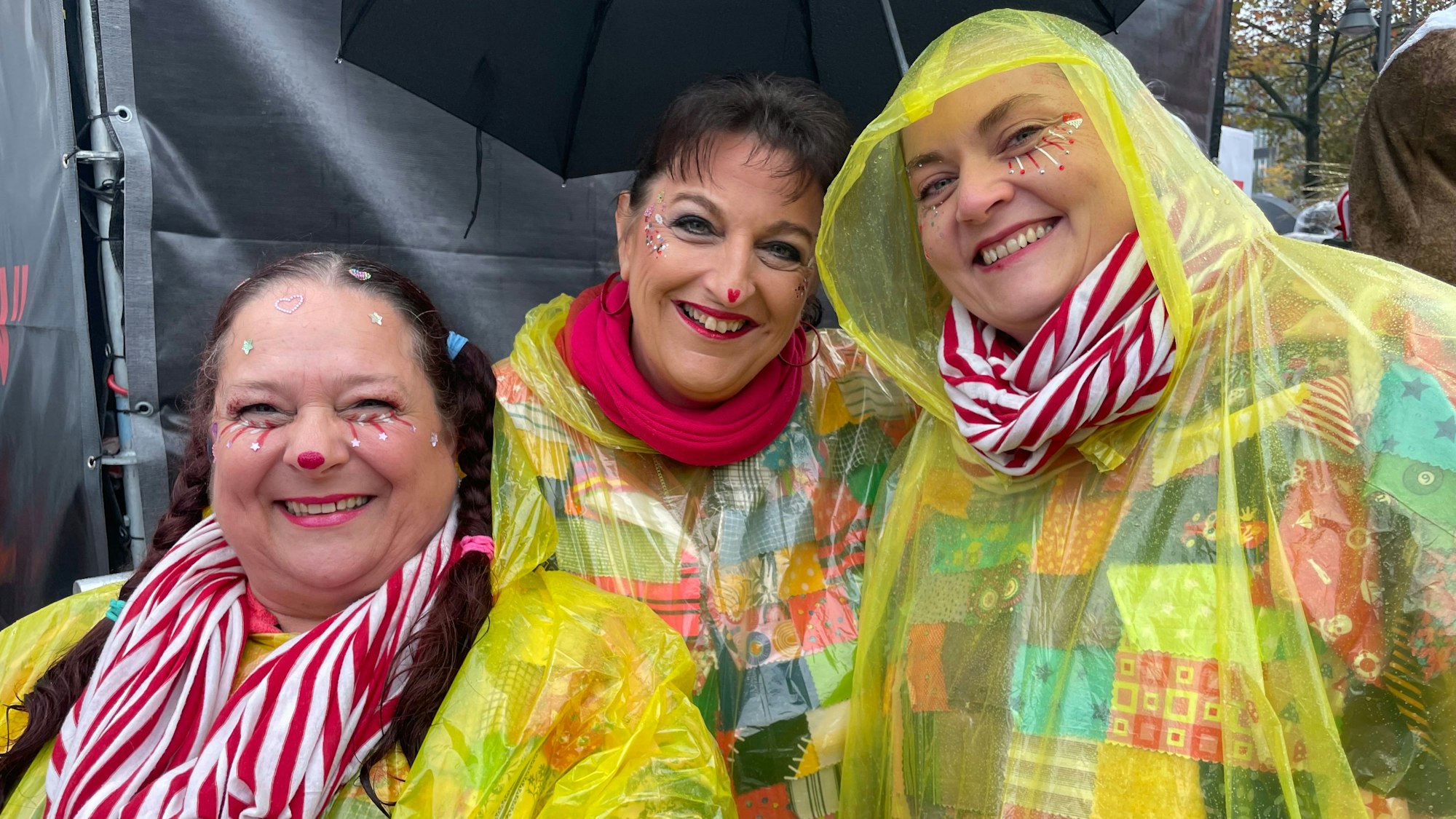 Iris, Heike und Melanie sind aus dem Rechtsrheinischen zum Heumarkt gekommen.