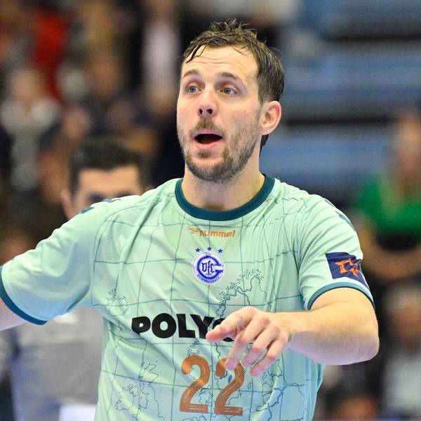 Kentin Mahe´mit dem Ball in der rechten Hand.