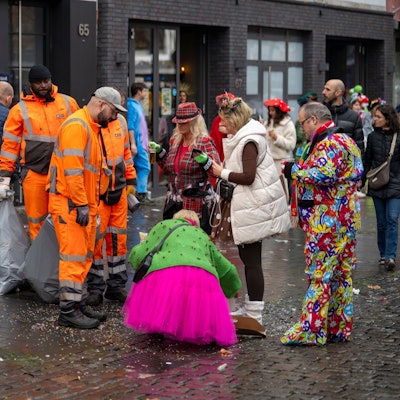 11.11.2024, Köln: Die AWB sind im Einsatz. In der Altstadt wird die Sessionseröffnung des Kölner Karneval gefeiert. Elfter im Elften. Foto: Uwe Weiser