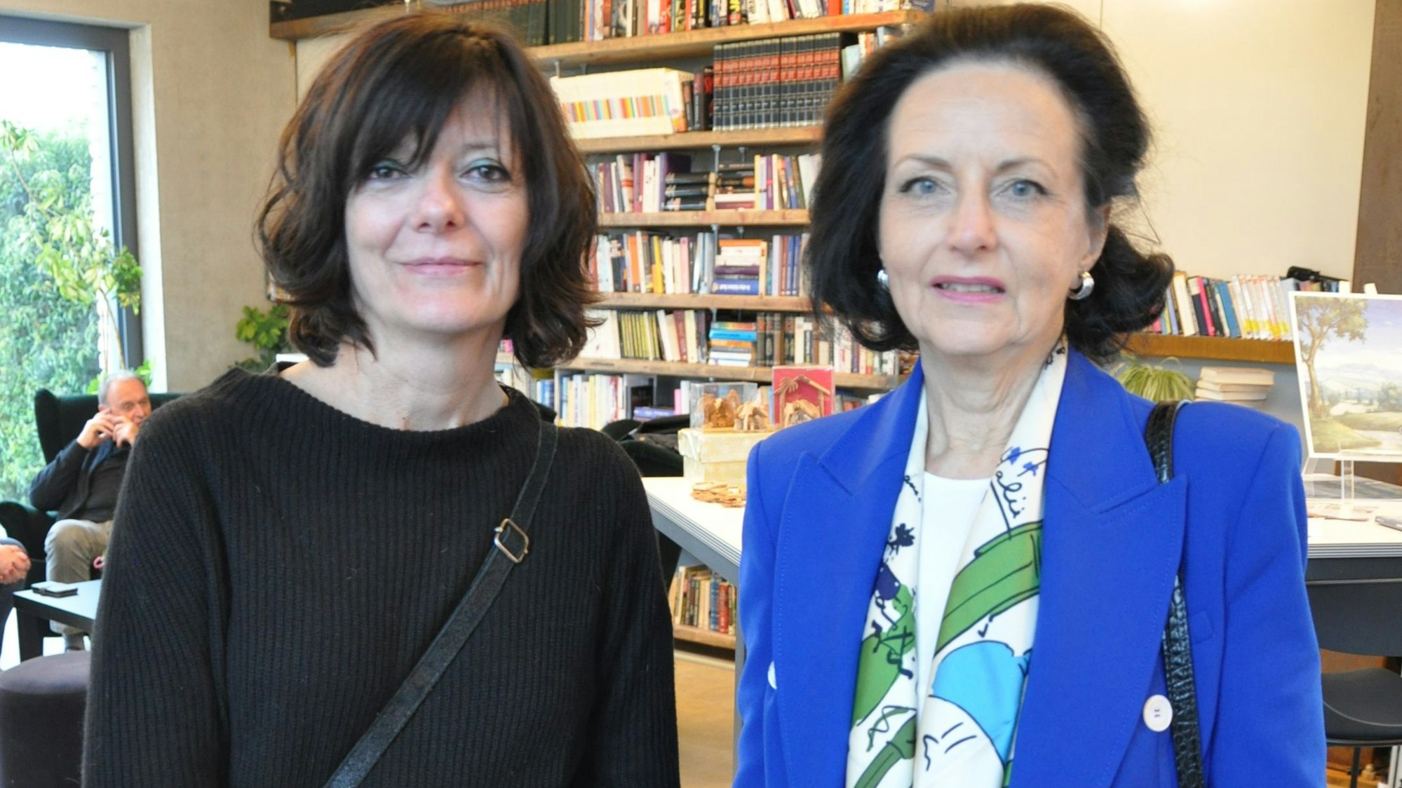 Zu sehen sind die beiden Künstlerinnen.