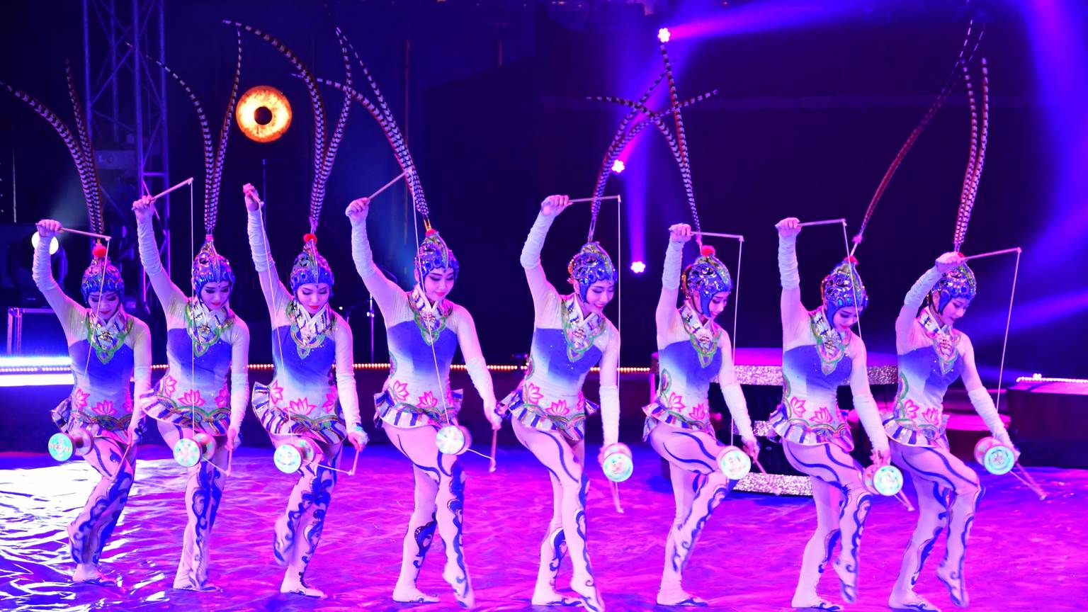 Tai An Acrobatic Diabolo Troupe