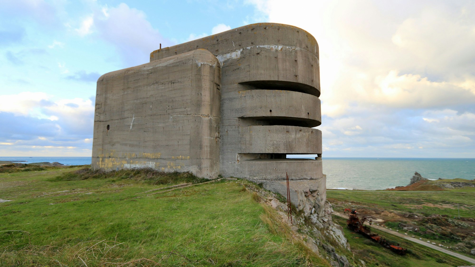 Ein deutscher Entfernungsmessturm auf der Insel Alderney. Das Gebäude ist auch als „The Odeon“ auf der Insel bekannt. (Archivbild)