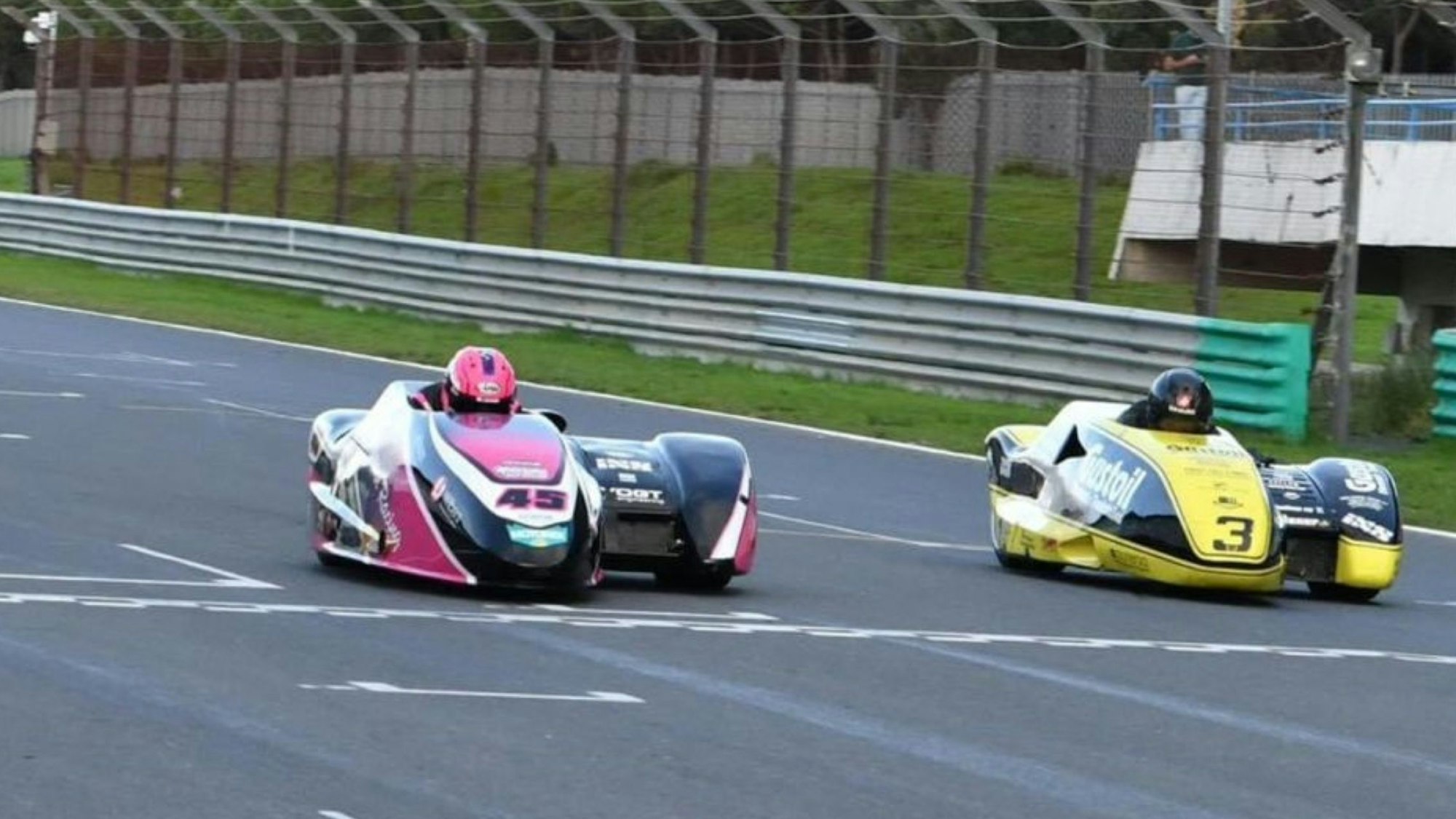 Szene aus dem Motorrad-Seitenwagen-Sport