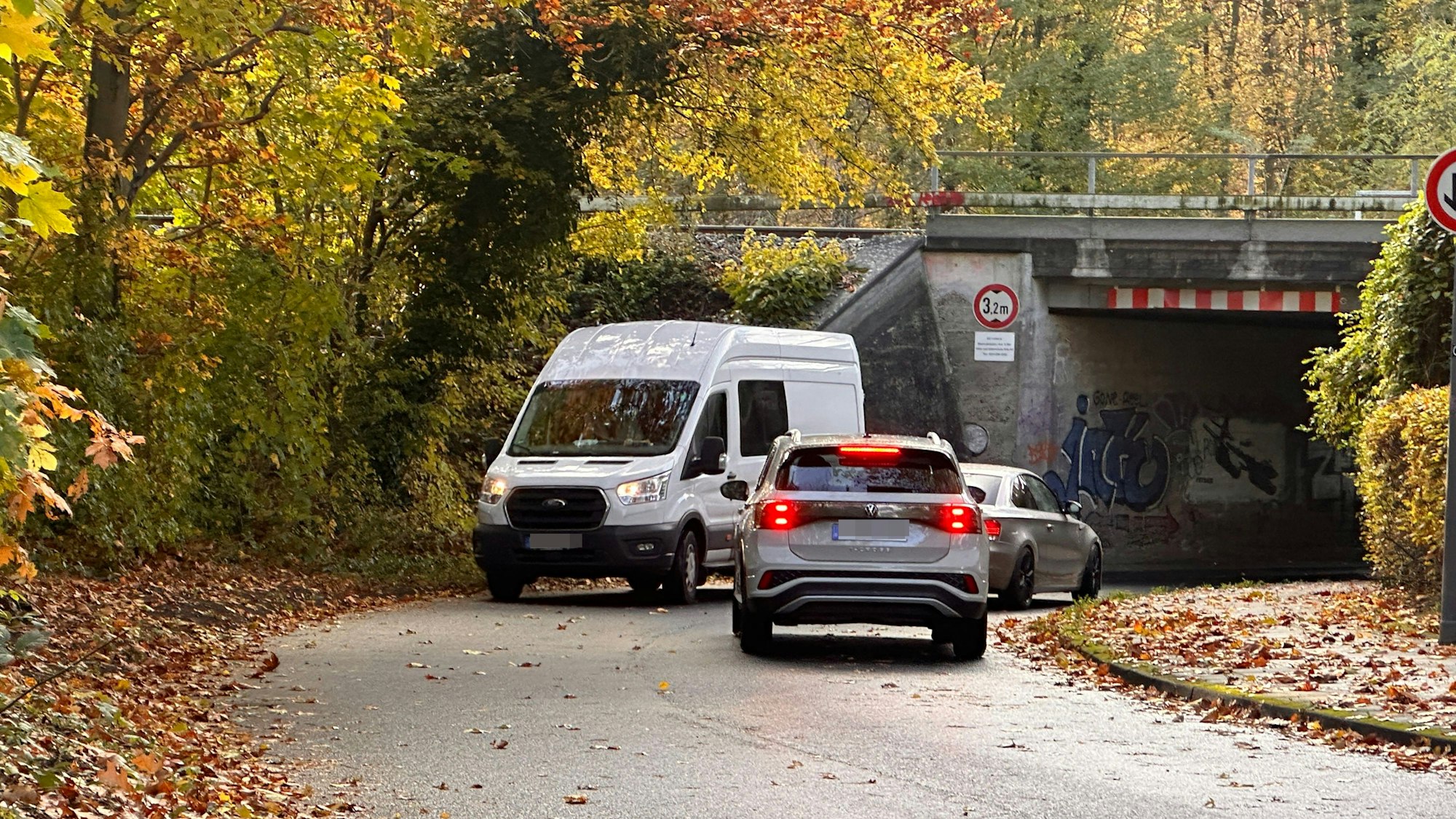 Aussichtslos ist eine schnelle Lösung an der Unterführung an den „Vier Linden“. Dennoch soll etwas passieren.
