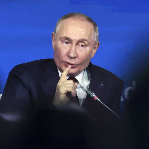 Der russische Präsident Wladimir Putin spricht während eines Treffens mit Außenpolitikexperten im Valdai Discussion Club.