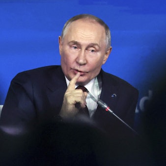 Der russische Präsident Wladimir Putin spricht während eines Treffens mit Außenpolitikexperten im Valdai Discussion Club.