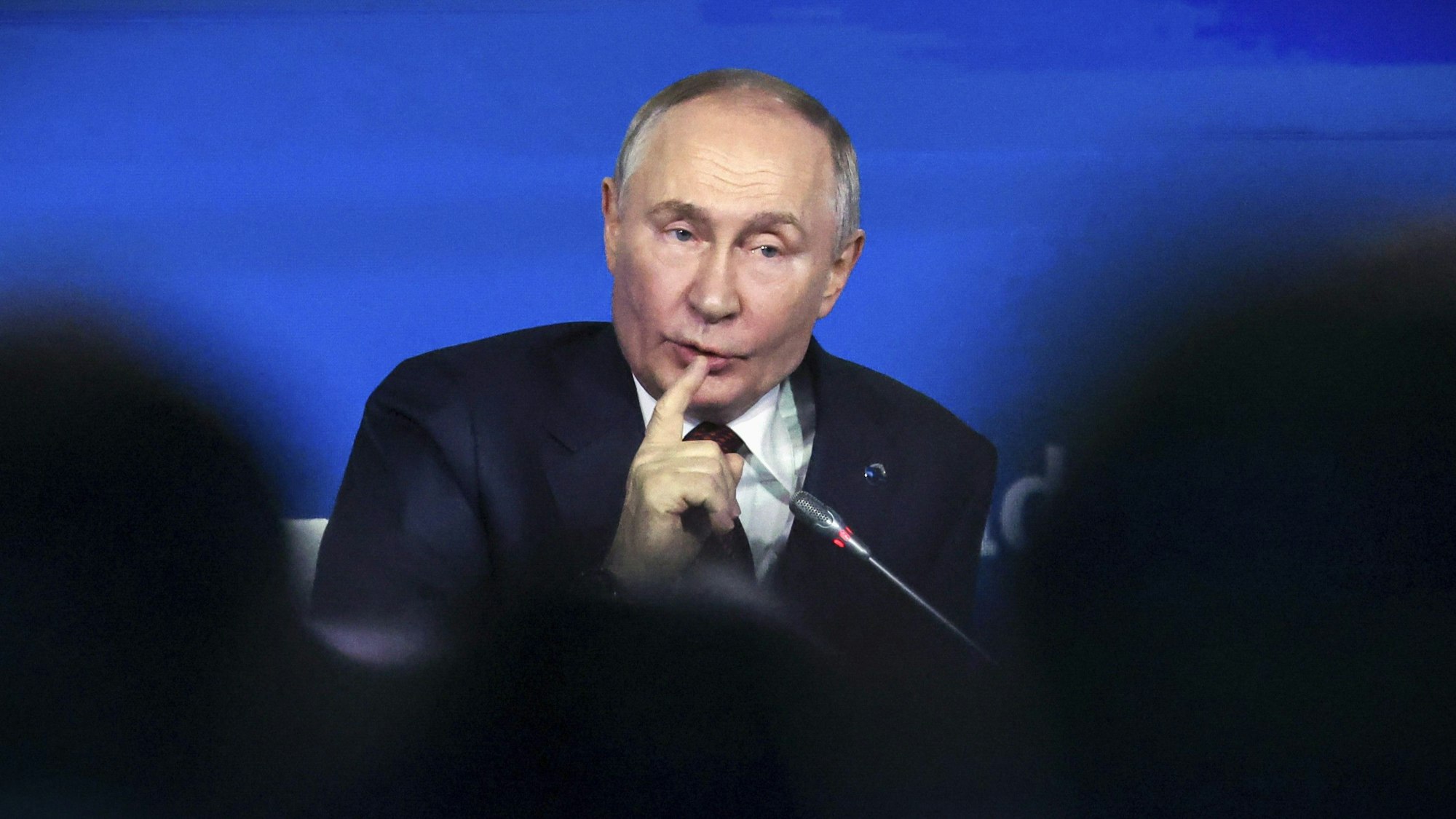 Der russische Präsident Wladimir Putin spricht während eines Treffens mit Außenpolitikexperten im Valdai Discussion Club.