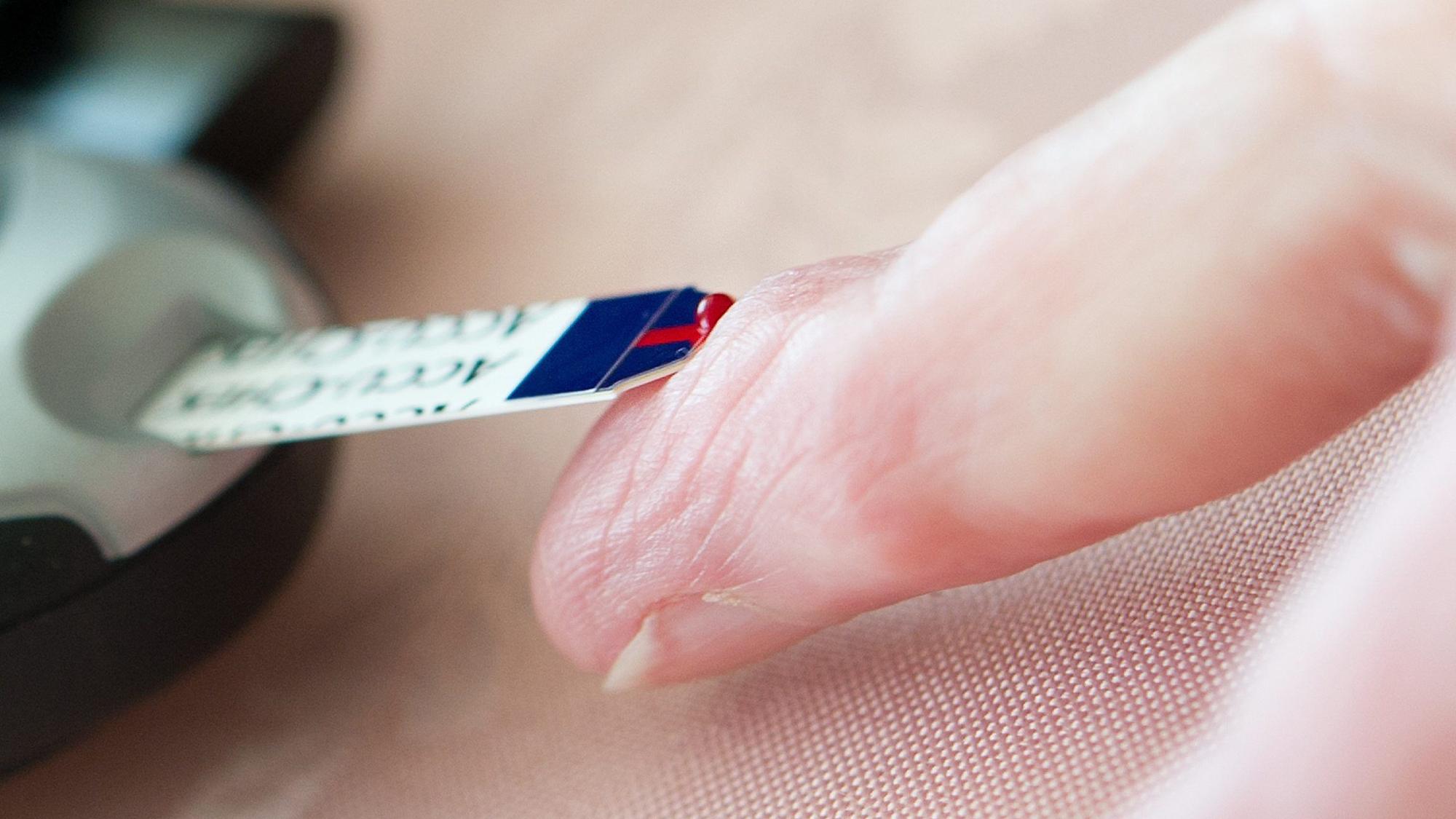 Messgeräte helfen Diabetikerinnen und Diabetikern, diesen gut im Blick zu haben.
