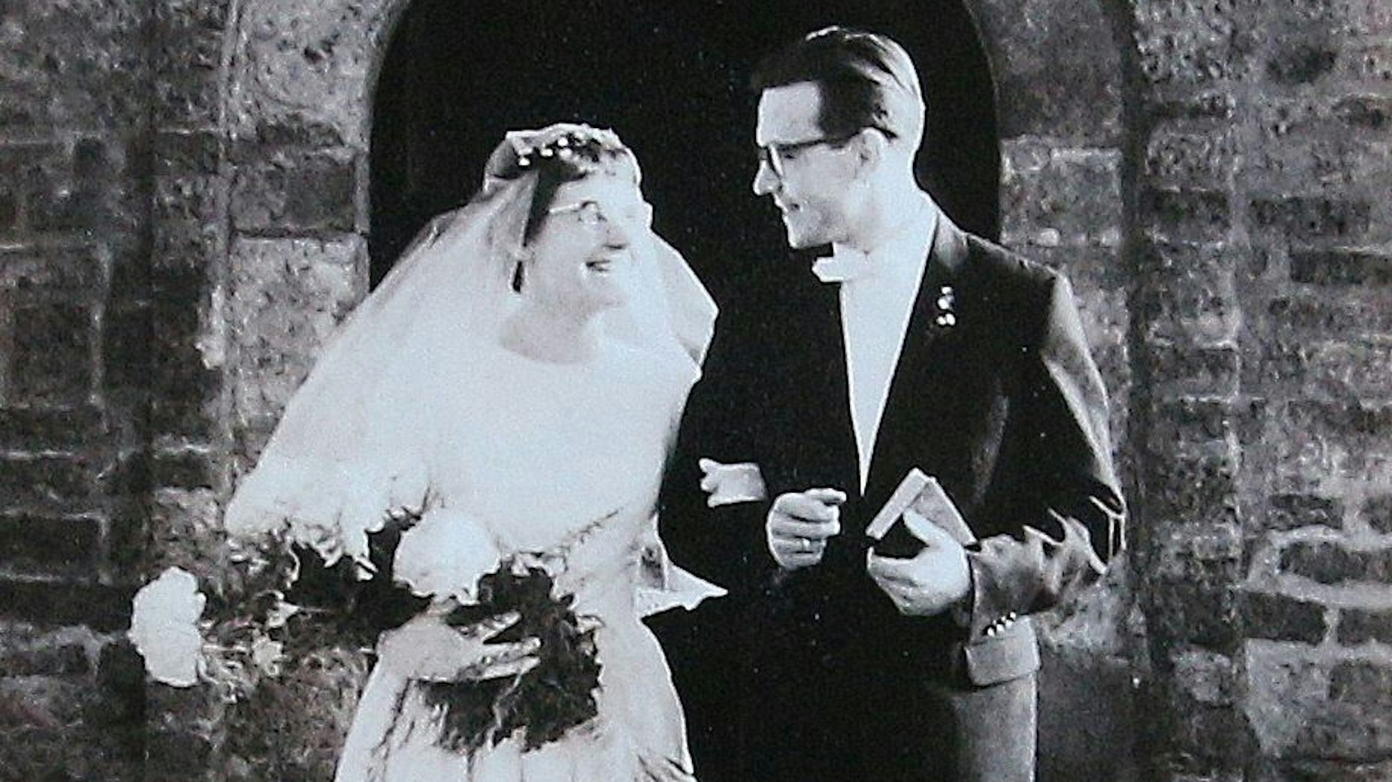 Das Paar nach der kirchlichen Hochzeit.