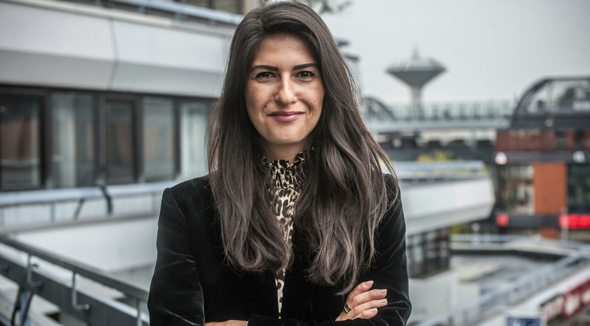 Die Bundestagsabgeordnete Serap Güler (Wahlkreis 101 Köln/Leverkusen) in der Redaktion beim Interview. Foto: Ralf Krieger