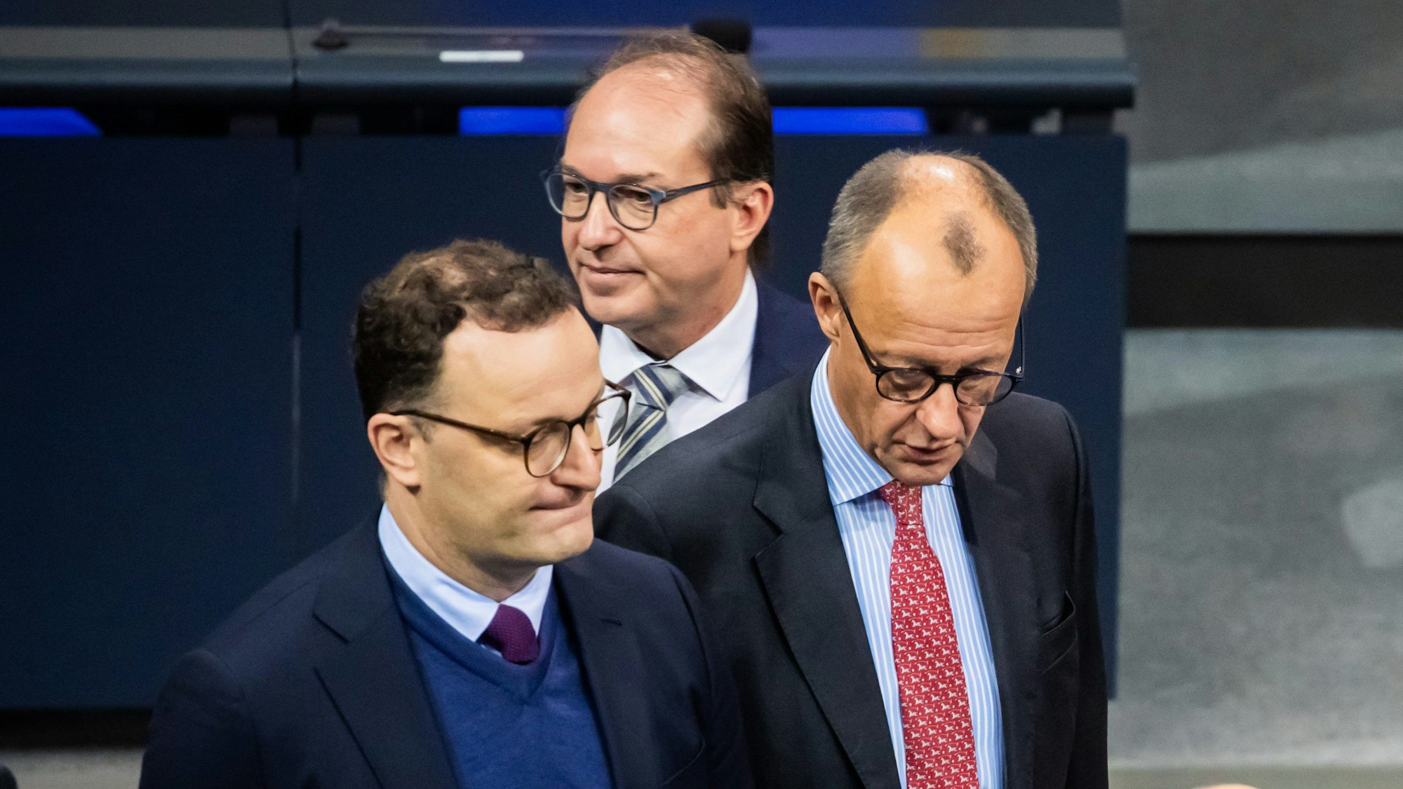 Friedrich Merz (r.n.l.), Alexander Dobrindt und vor einer Debatte im Bundestag zu möglichen Neuwahlen.