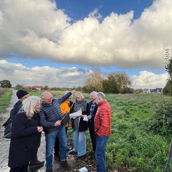 Umweltschützer protestieren gegen die geplante Paeschke-Kita an der Weinhäuser Straße. Foto: Ralf Krieger