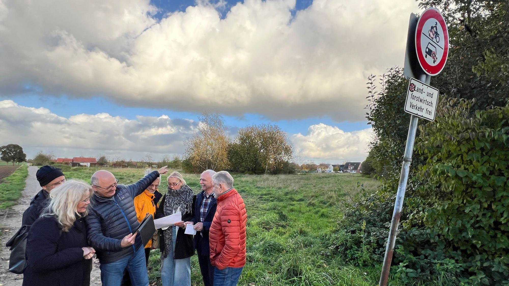 Umweltschützer protestieren gegen die geplante Paeschke-Kita an der Weinhäuser Straße. Foto: Ralf Krieger