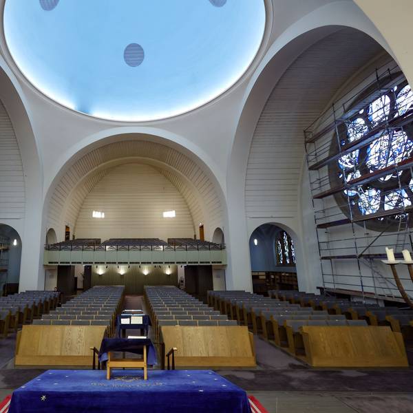 Der Gebetssaal der Synagoge an der Roonstraße ist längst nicht mehr so prächtig, wie er früher einmal war. Doch die Synagoge soll umgestaltet werden.