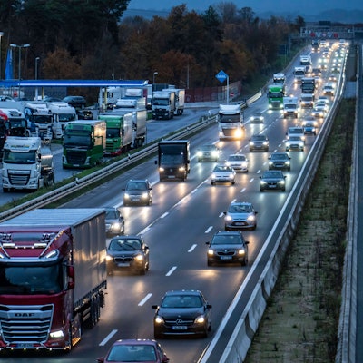 Rastplatz Ohligser Heide West, an der Autobahn A3, Fahrrichtung Köln, bei Solingen, volle LKW Parkplätze, NRW, Deutschland, Autobahn Rastplatz. Foto: IMAGO/Jochen Tack
