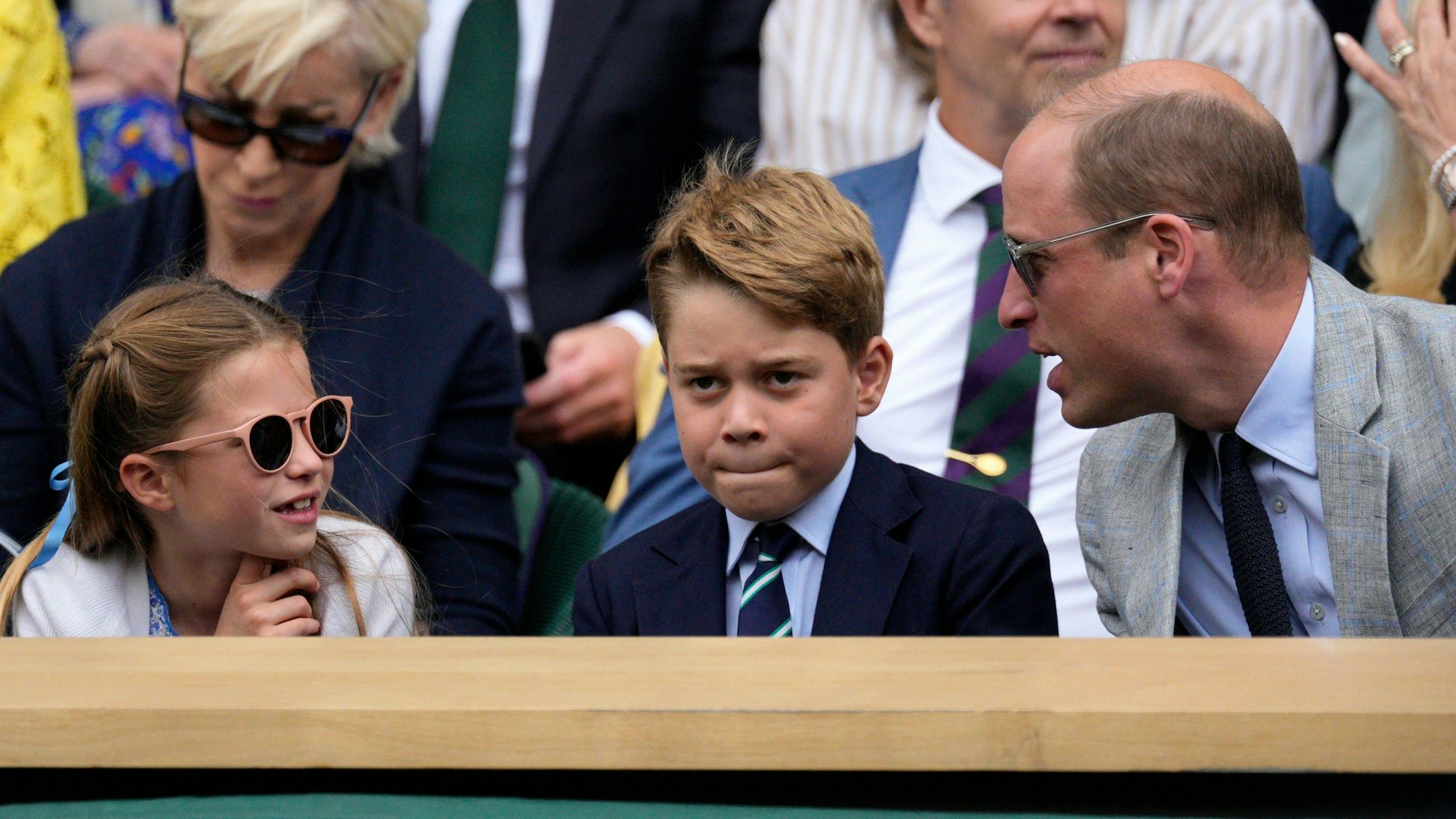 Prinzessin Charlotte, Prinz George und ihr Vater, der britische Thronfolger, Prinz William beim Tennisturnier in Wimbledon.