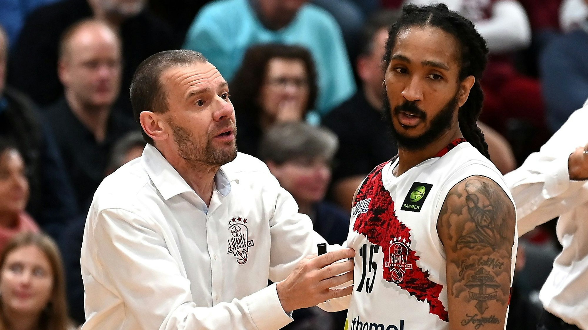 10.11.2024, Basketball-Bayer Giants-Lok Bernau
links: MIchael Koch (Bayer)
rechts: Donte Nicholas (Bayer)
Foto: Uli Herhaus